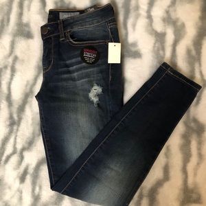 A BRAND NEW pair of Aeropostale jeans